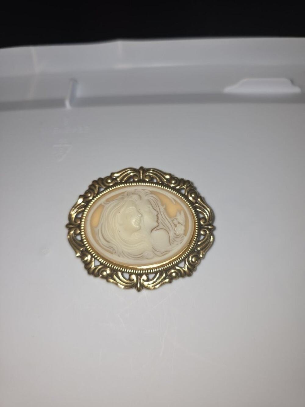 Vintage Cameo Brooch with Ornate Gold-Tone Frame